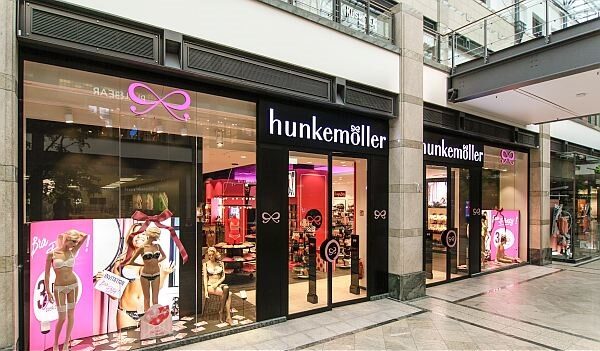 raket overeenkomst Mark Carlyle overweegt verkoop lingeriemerk Hunkemöller'